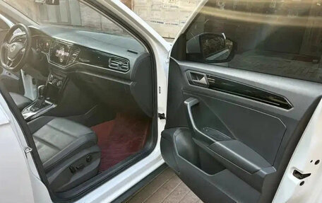 Volkswagen T-Roc I, 2023 год, 1 990 000 рублей, 12 фотография