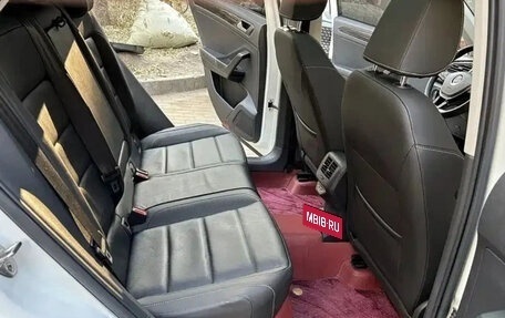 Volkswagen T-Roc I, 2023 год, 1 990 000 рублей, 9 фотография