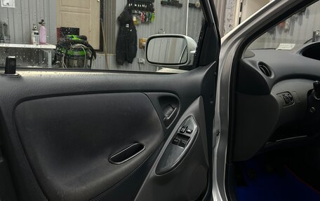 Toyota Yaris I рестайлинг, 2003 год, 330 000 рублей, 18 фотография