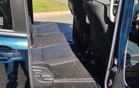 Toyota Voxy III, 2019 год, 2 200 000 рублей, 9 фотография