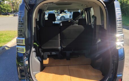 Toyota Voxy III, 2019 год, 2 200 000 рублей, 5 фотография