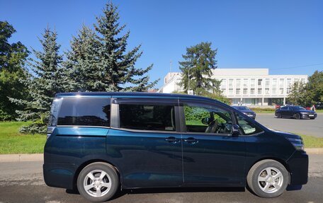 Toyota Voxy III, 2019 год, 2 200 000 рублей, 2 фотография