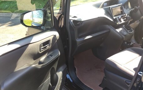 Toyota Voxy III, 2019 год, 2 200 000 рублей, 8 фотография