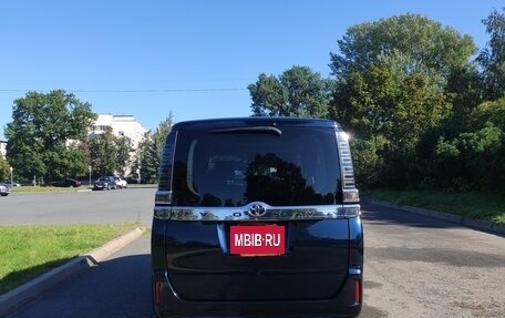 Toyota Voxy III, 2019 год, 2 200 000 рублей, 4 фотография