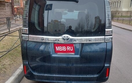 Toyota Voxy III, 2019 год, 2 200 000 рублей, 12 фотография