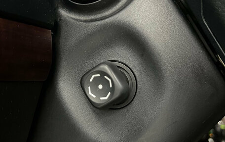 Toyota Land Cruiser Prado 150 рестайлинг 2, 2014 год, 3 780 000 рублей, 8 фотография