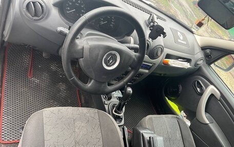 Renault Logan I, 2015 год, 410 000 рублей, 2 фотография