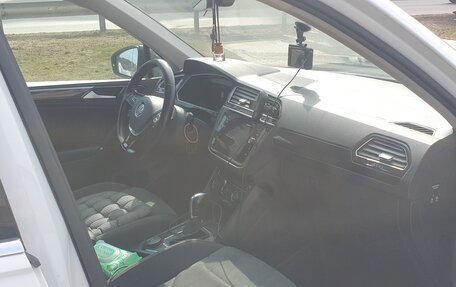 Volkswagen Tiguan II, 2018 год, 1 999 999 рублей, 5 фотография