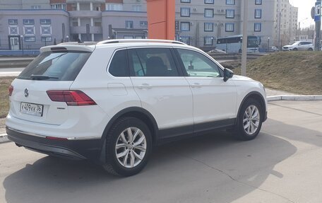 Volkswagen Tiguan II, 2018 год, 1 999 999 рублей, 4 фотография