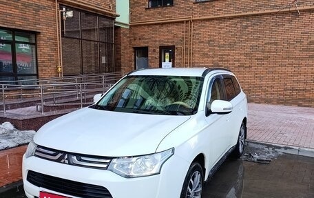 Mitsubishi Outlander III рестайлинг 3, 2013 год, 1 590 000 рублей, 1 фотография