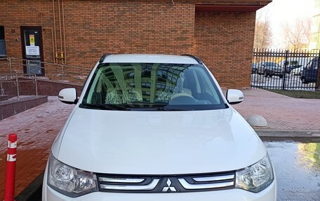 Mitsubishi Outlander III рестайлинг 3, 2013 год, 1 590 000 рублей, 5 фотография