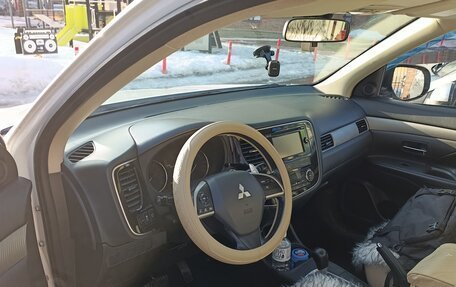 Mitsubishi Outlander III рестайлинг 3, 2013 год, 1 590 000 рублей, 8 фотография