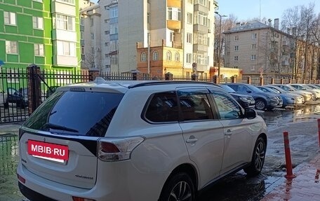 Mitsubishi Outlander III рестайлинг 3, 2013 год, 1 590 000 рублей, 6 фотография