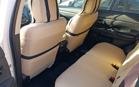 Mitsubishi Outlander III рестайлинг 3, 2013 год, 1 590 000 рублей, 11 фотография