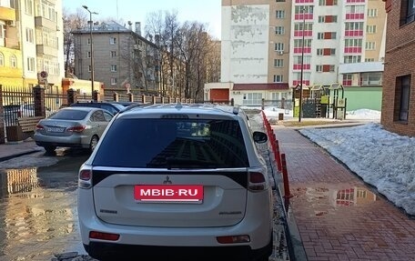 Mitsubishi Outlander III рестайлинг 3, 2013 год, 1 590 000 рублей, 7 фотография