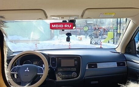 Mitsubishi Outlander III рестайлинг 3, 2013 год, 1 590 000 рублей, 9 фотография