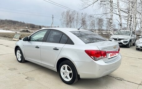 Chevrolet Cruze II, 2010 год, 630 000 рублей, 3 фотография