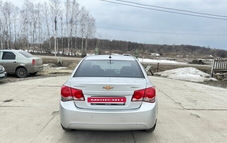 Chevrolet Cruze II, 2010 год, 630 000 рублей, 4 фотография