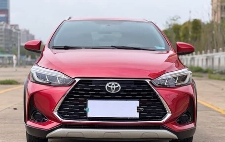 Toyota Yaris XP150 рестайлинг, 2022 год, 1 330 000 рублей, 2 фотография