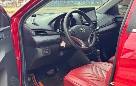 Toyota Yaris XP150 рестайлинг, 2022 год, 1 330 000 рублей, 10 фотография