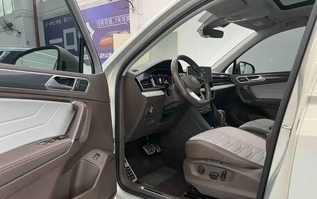 Volkswagen Tiguan II, 2023 год, 2 450 333 рублей, 9 фотография