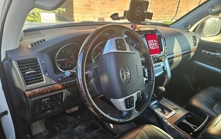 Toyota Land Cruiser 200, 2013 год, 4 200 000 рублей, 2 фотография