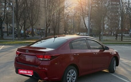 KIA Rio IV, 2018 год, 1 400 000 рублей, 4 фотография
