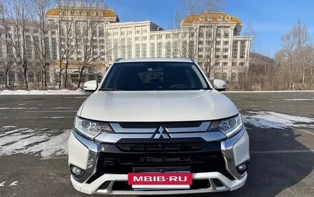 Mitsubishi Outlander III рестайлинг 3, 2021 год, 1 950 007 рублей, 2 фотография
