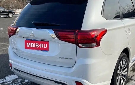 Mitsubishi Outlander III рестайлинг 3, 2021 год, 1 950 007 рублей, 8 фотография