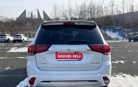 Mitsubishi Outlander III рестайлинг 3, 2021 год, 1 950 007 рублей, 6 фотография