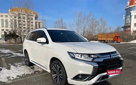 Mitsubishi Outlander III рестайлинг 3, 2021 год, 1 950 007 рублей, 3 фотография