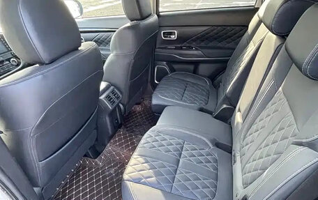 Mitsubishi Outlander III рестайлинг 3, 2021 год, 1 950 007 рублей, 20 фотография