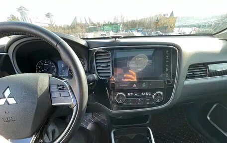 Mitsubishi Outlander III рестайлинг 3, 2021 год, 1 950 007 рублей, 14 фотография