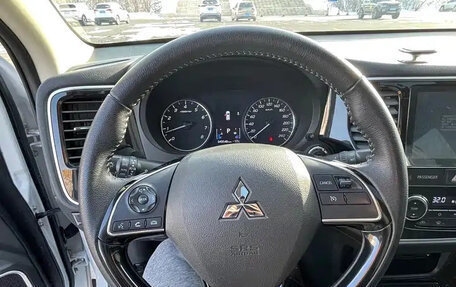 Mitsubishi Outlander III рестайлинг 3, 2021 год, 1 950 007 рублей, 13 фотография