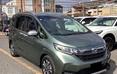Honda Freed II, 2022 год, 1 360 000 рублей, 2 фотография