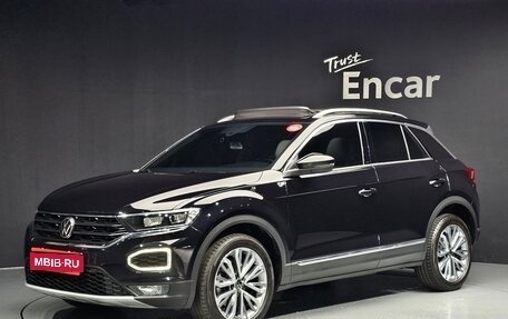 Volkswagen T-Roc I, 2022 год, 1 920 000 рублей, 1 фотография