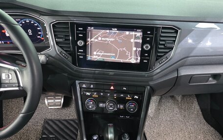 Volkswagen T-Roc I, 2022 год, 2 020 000 рублей, 15 фотография