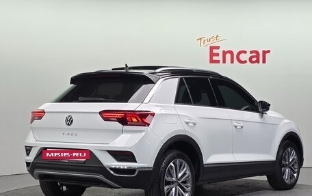 Volkswagen T-Roc I, 2022 год, 2 020 000 рублей, 2 фотография