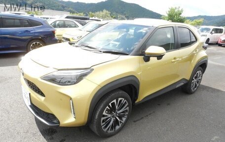 Toyota Yaris Cross, 2023 год, 1 600 000 рублей, 3 фотография