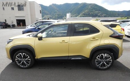 Toyota Yaris Cross, 2023 год, 1 600 000 рублей, 4 фотография