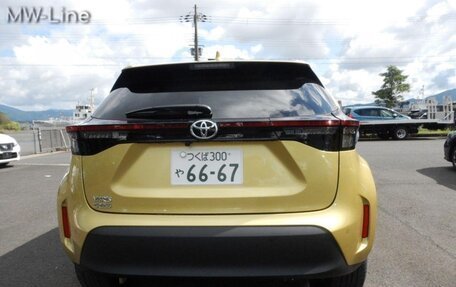 Toyota Yaris Cross, 2023 год, 1 600 000 рублей, 6 фотография