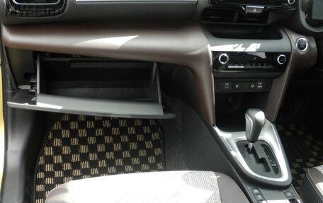 Toyota Yaris Cross, 2023 год, 1 600 000 рублей, 17 фотография