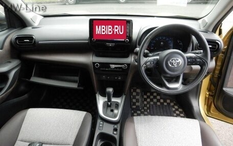 Toyota Yaris Cross, 2023 год, 1 600 000 рублей, 13 фотография