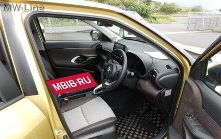 Toyota Yaris Cross, 2023 год, 1 600 000 рублей, 12 фотография