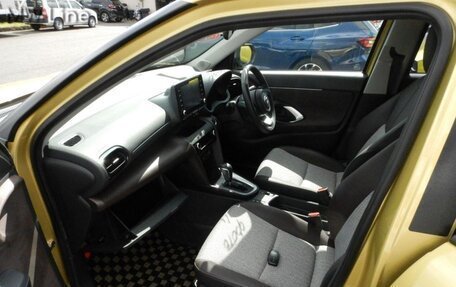 Toyota Yaris Cross, 2023 год, 1 600 000 рублей, 22 фотография