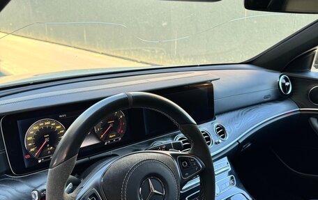 Mercedes-Benz E-Класс, 2017 год, 2 900 000 рублей, 5 фотография