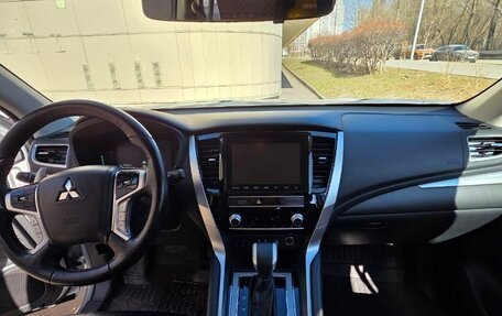 Mitsubishi Pajero Sport III рестайлинг, 2022 год, 4 190 000 рублей, 7 фотография