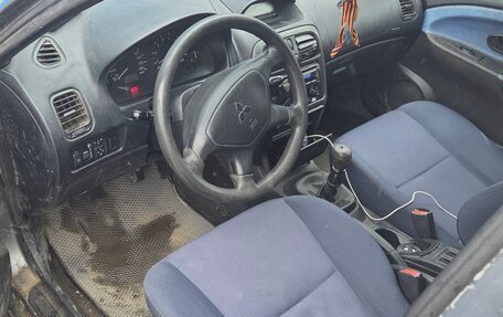 Mitsubishi Carisma I, 2002 год, 150 000 рублей, 7 фотография