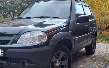 Chevrolet Niva I рестайлинг, 2017 год, 710 000 рублей, 3 фотография