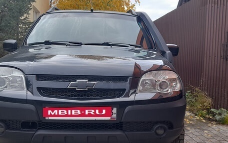 Chevrolet Niva I рестайлинг, 2017 год, 710 000 рублей, 2 фотография